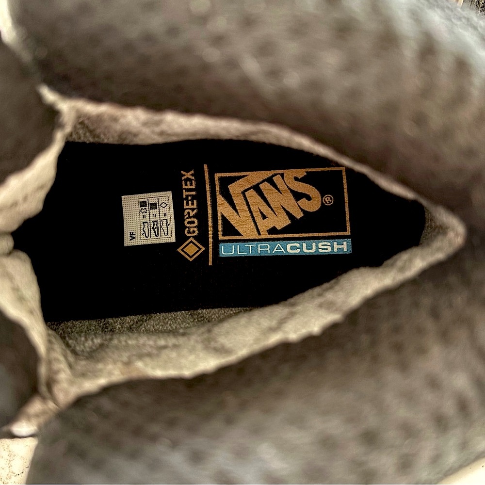 RARE Vans Ultrarange EXO Hi GORE-TEX MTE-3 Boot
Black Gold High-Top Sneakerboots - Picture 12 of 16